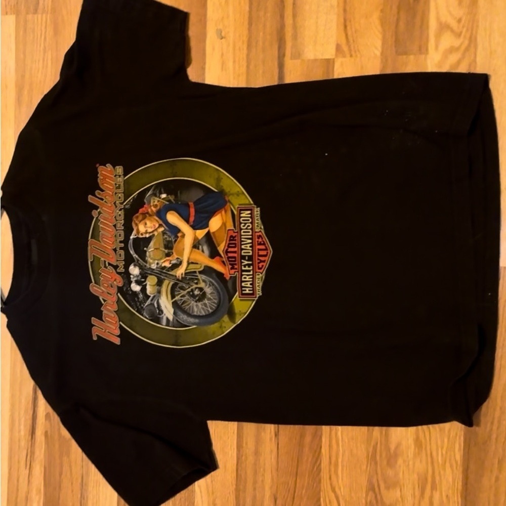 Harley-Davidson Black Tee with Vintage Motorcycle Graphic Pin-up girl